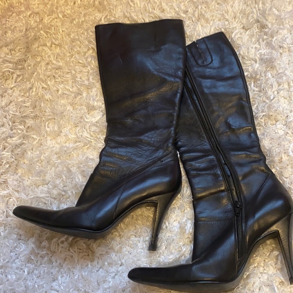 Shoes - Used women black books good condition